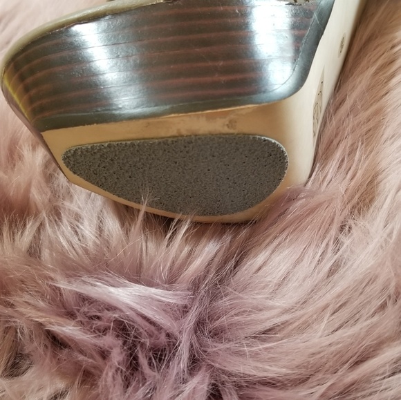 Shoes - Picture 7 of 8